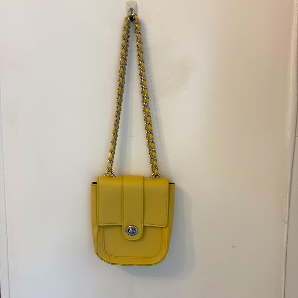 BRAND NEW Elegant Yellow Chain Strap Bag💛💛